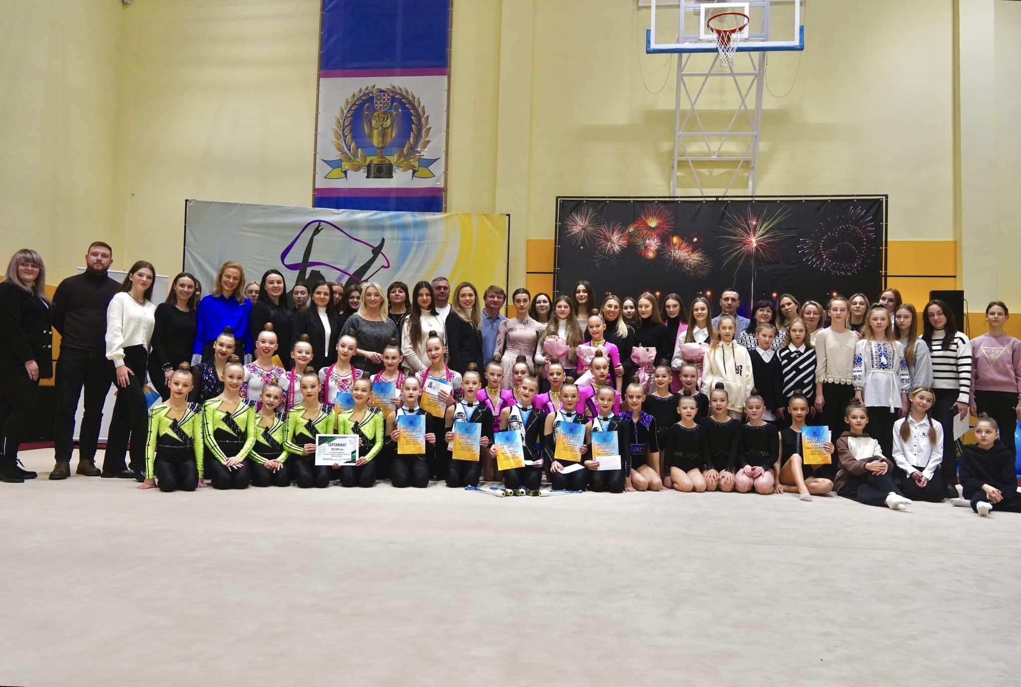 Загальне фото відзначення найкращих спортсменок Вінницької обласної федерації з художньої гімнастики за 2023 рік