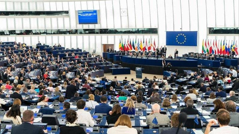 Європарламент підтримав надання Україні та Молдові статусу кандидатів у ЄС та прийняв відповідну резолюцію