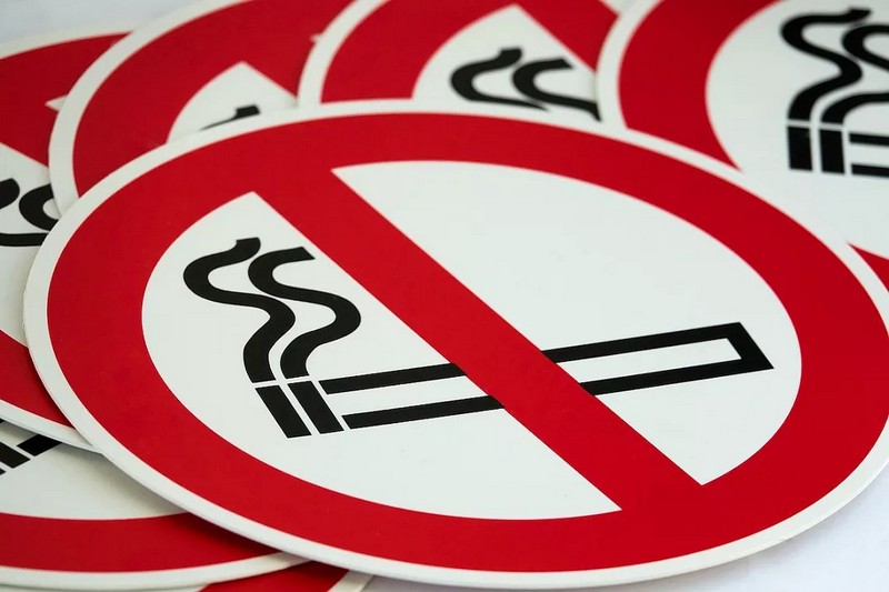Куріння у приміщеннях закладів ресторанного господарства заборонено