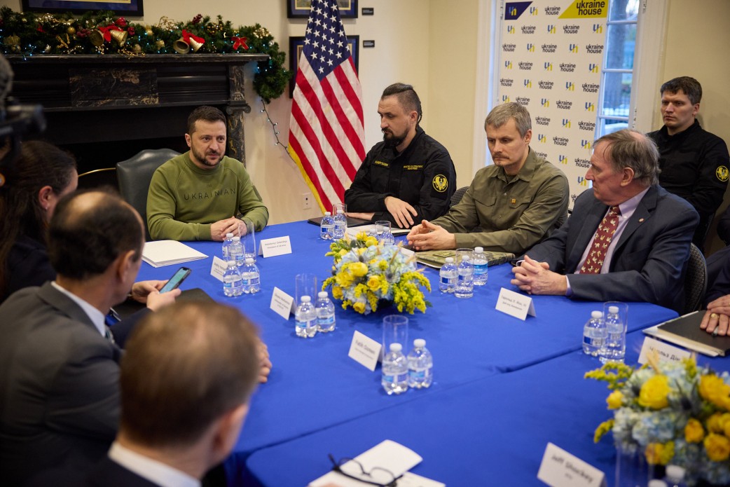Президент Володимир Зеленський під час зустрічі з керівниками оборонних компаній США