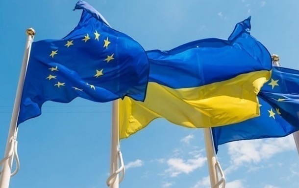 Прапор України та прапор ЄС