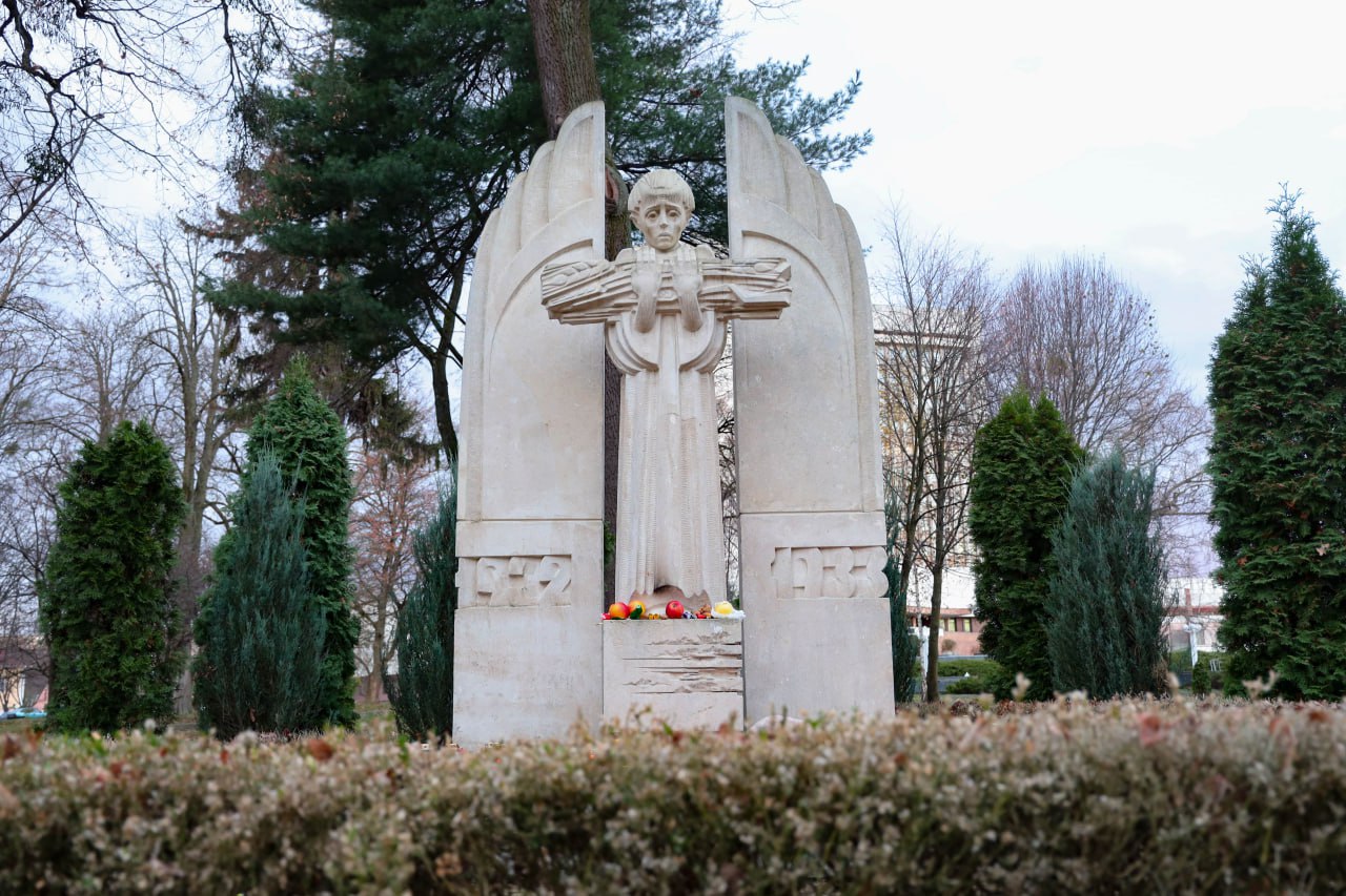 Статуя Голодомор 1932-1933