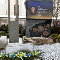 Мультимедійна стела біля пам’ятного знака Небесній Сотні та загиблим Героям російсько-української війни