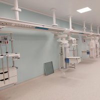 Кімната лікарні з медичним обладнанням