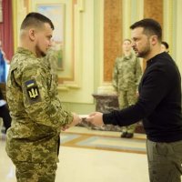 Вручення сертифіката на житло Герою України Євгенію Пальченку