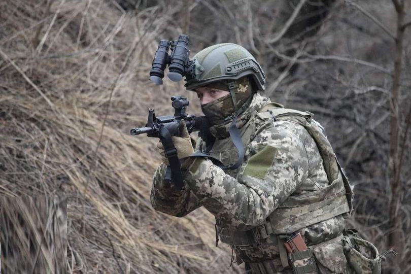 військовий зі зброєю