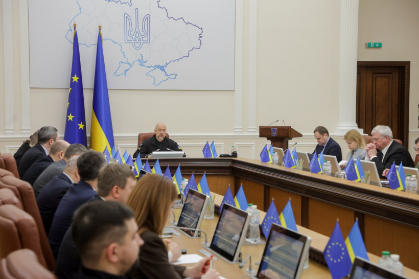 Прем’єр-міністр України Денис Шмигаль та учасники засідання