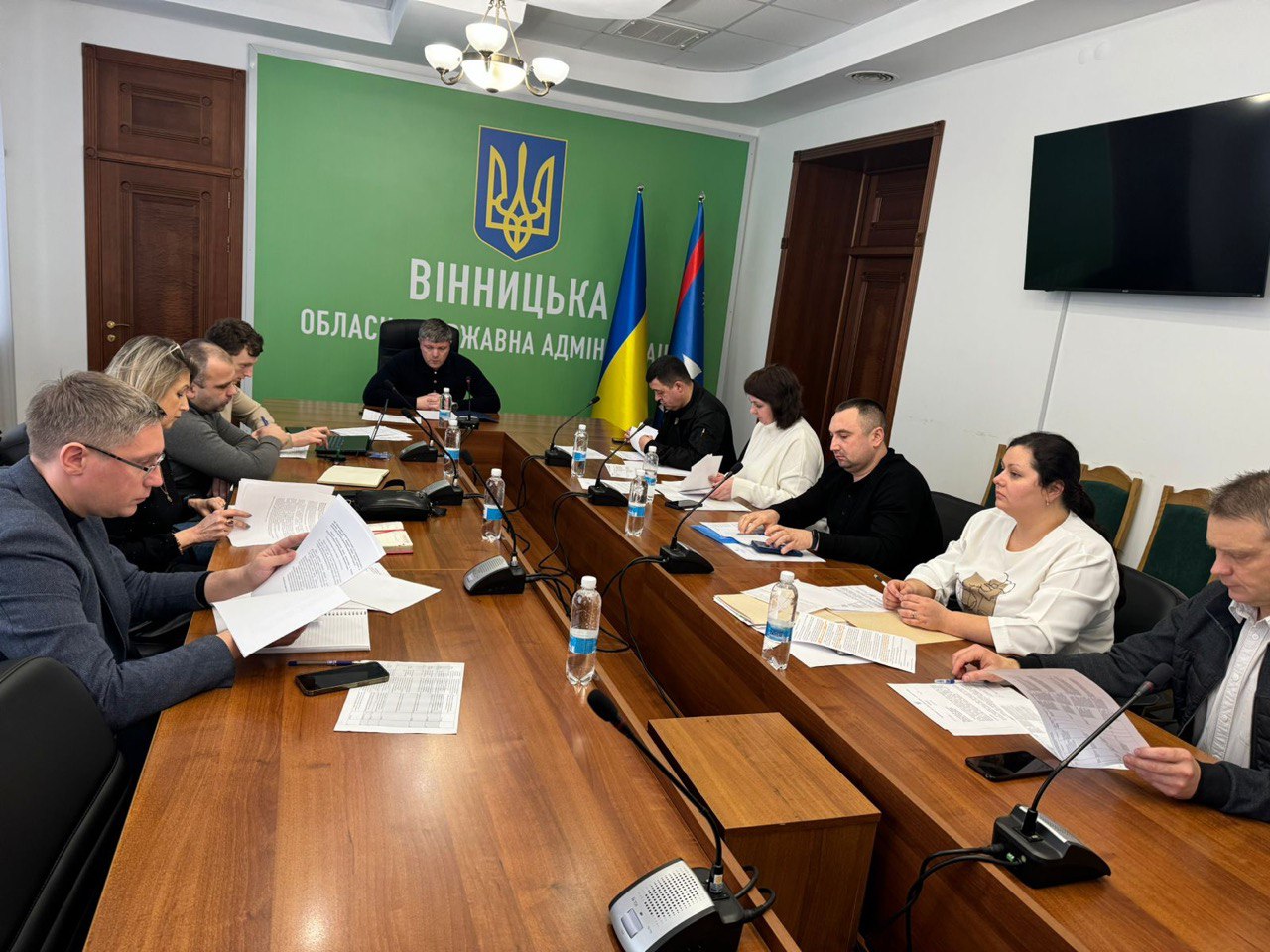 Заступники Начальника ОВА Олександр Піщик та Андрій Кавунець, а також учасники засідання  робочої групи з відбору проєктів в рамках фінансової угоди «Програма відновлення України ІІІ» 