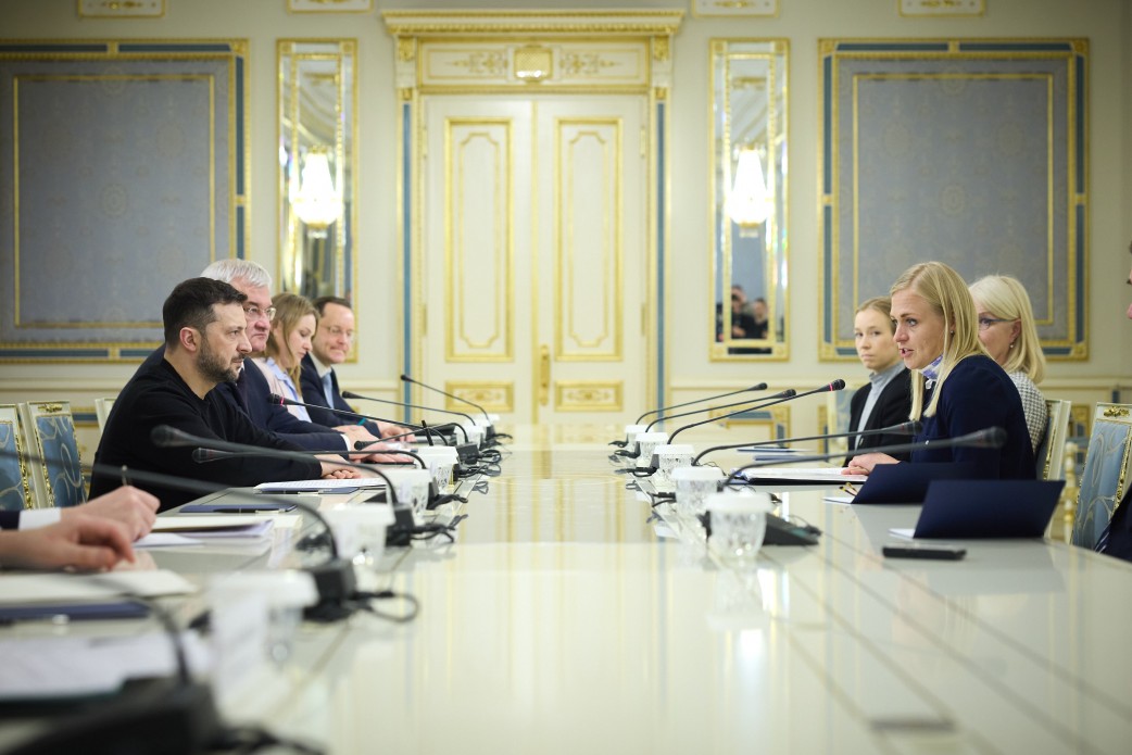 Президент України Володимир Зеленський та учасники зустрічі