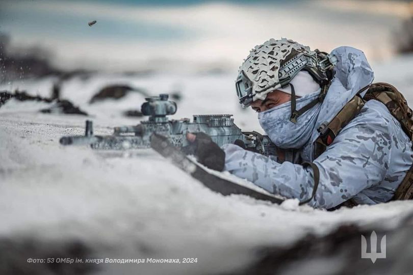 фото військового зі зброєю