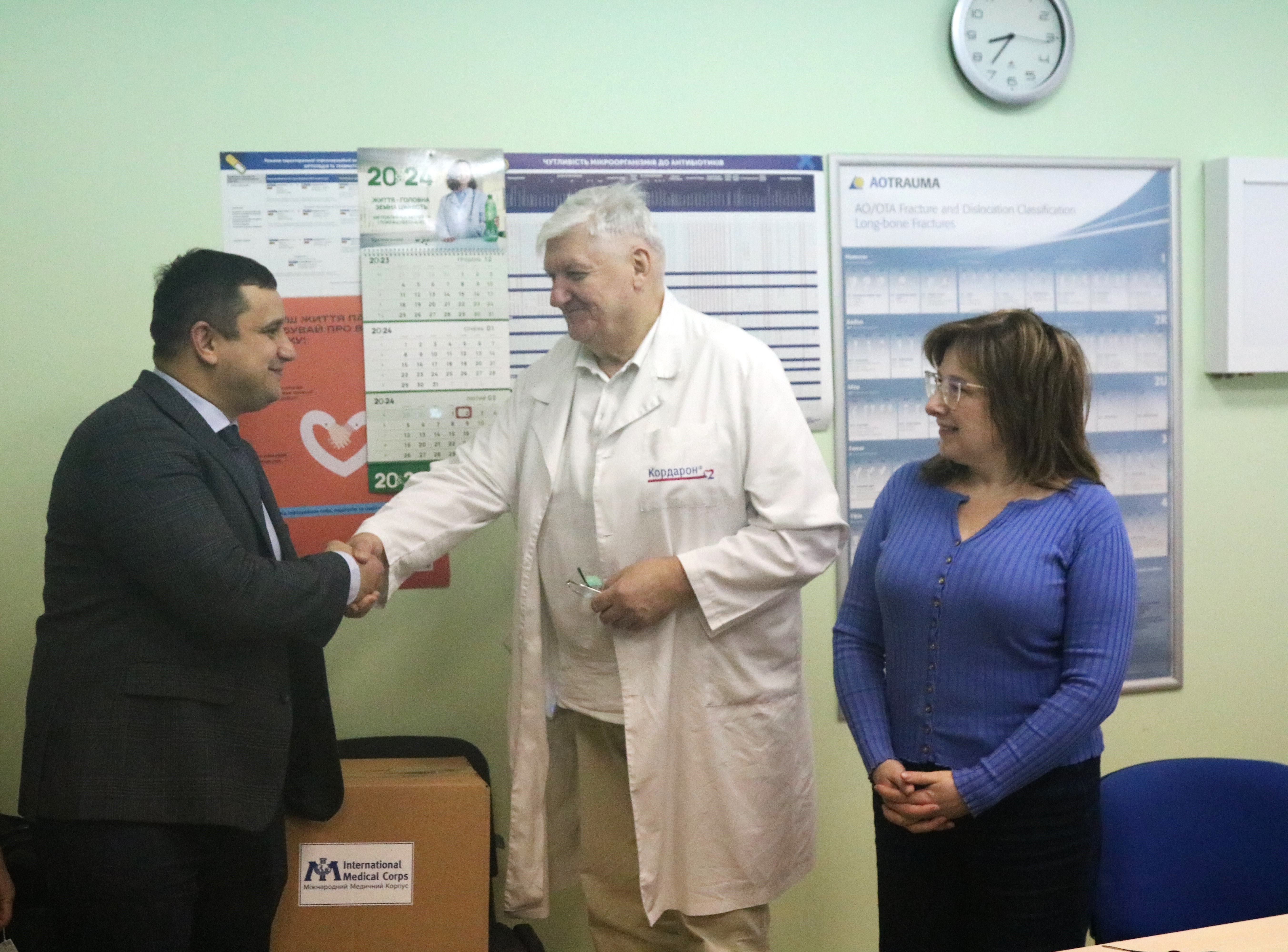 Обласній клінічній лікарні ім. М.І. Пирогова передали якісне медичне обладнання від International Medical Corps та компанії  AstraZeneka 