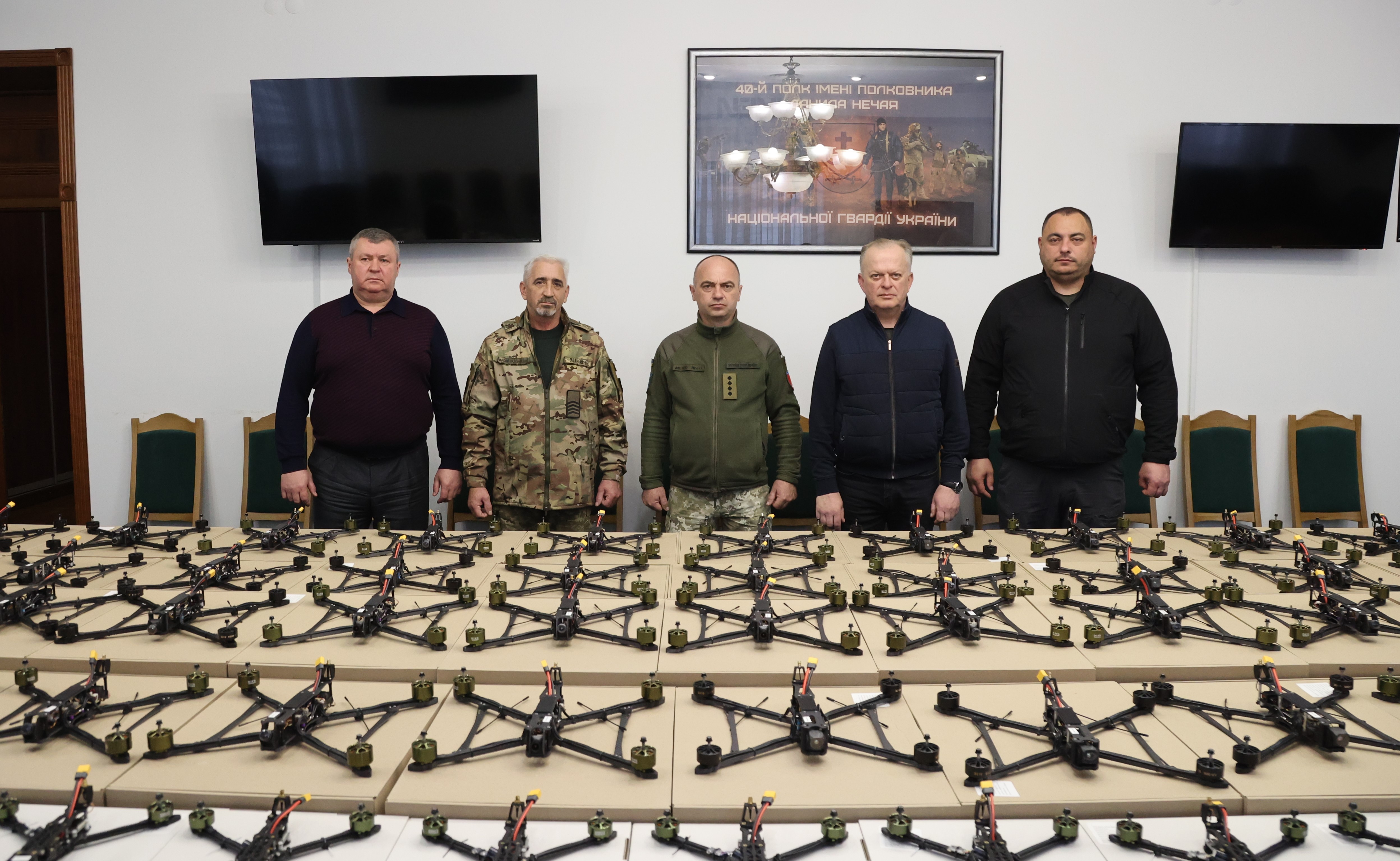 Заступник Начальника ОВА Сергій Здітовецький, голова обласної Ради Вячеслав Соколовий, директор Департаменту з питань цивільного захисту, ресурсного забезпечення сил оборони і безпеки ОВА Богдан Зубчик та військові 