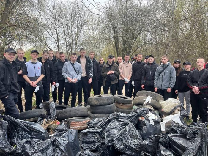 Учасники акції «За чисте довкілля» 