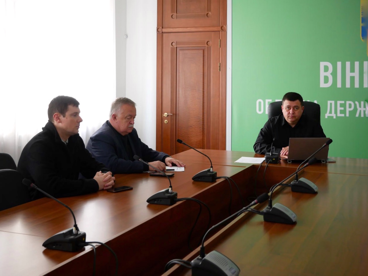 заступник начальника ОВА (CDTO) Андрій Кавунець та директор Департаменту гуманітарної політики ОВА Володимир Буняк разом із представником департаменту