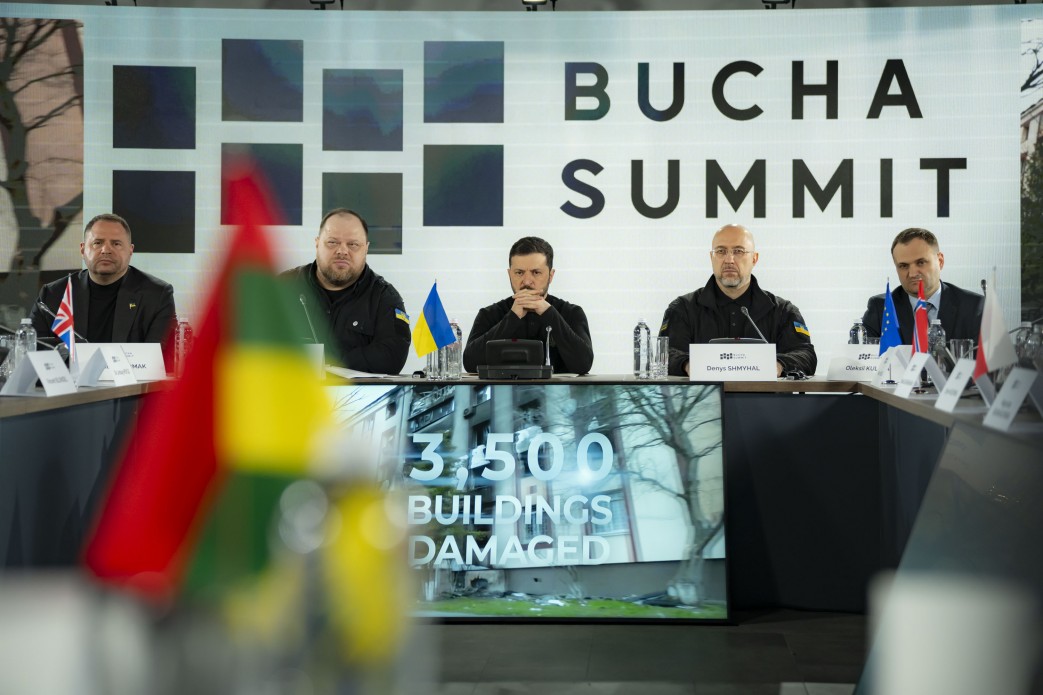 Президент України Володимир Зеленський та учасники Бучанського саміту