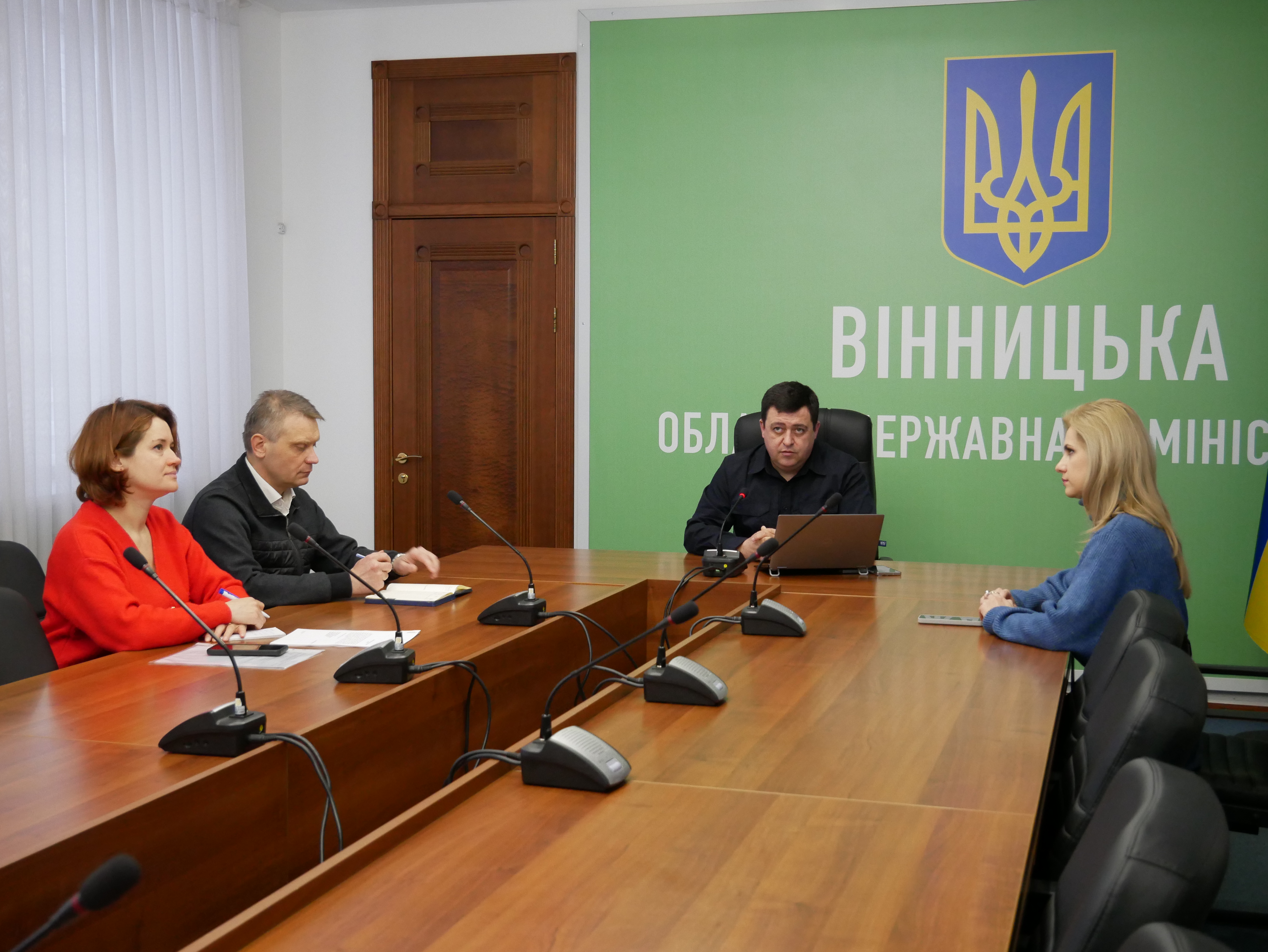 заступник начальника ОВА з питань цифрового розвитку, цифрових трансформацій і цифровізації (CDTО) Андрій Кавунець та учасники зустрічі