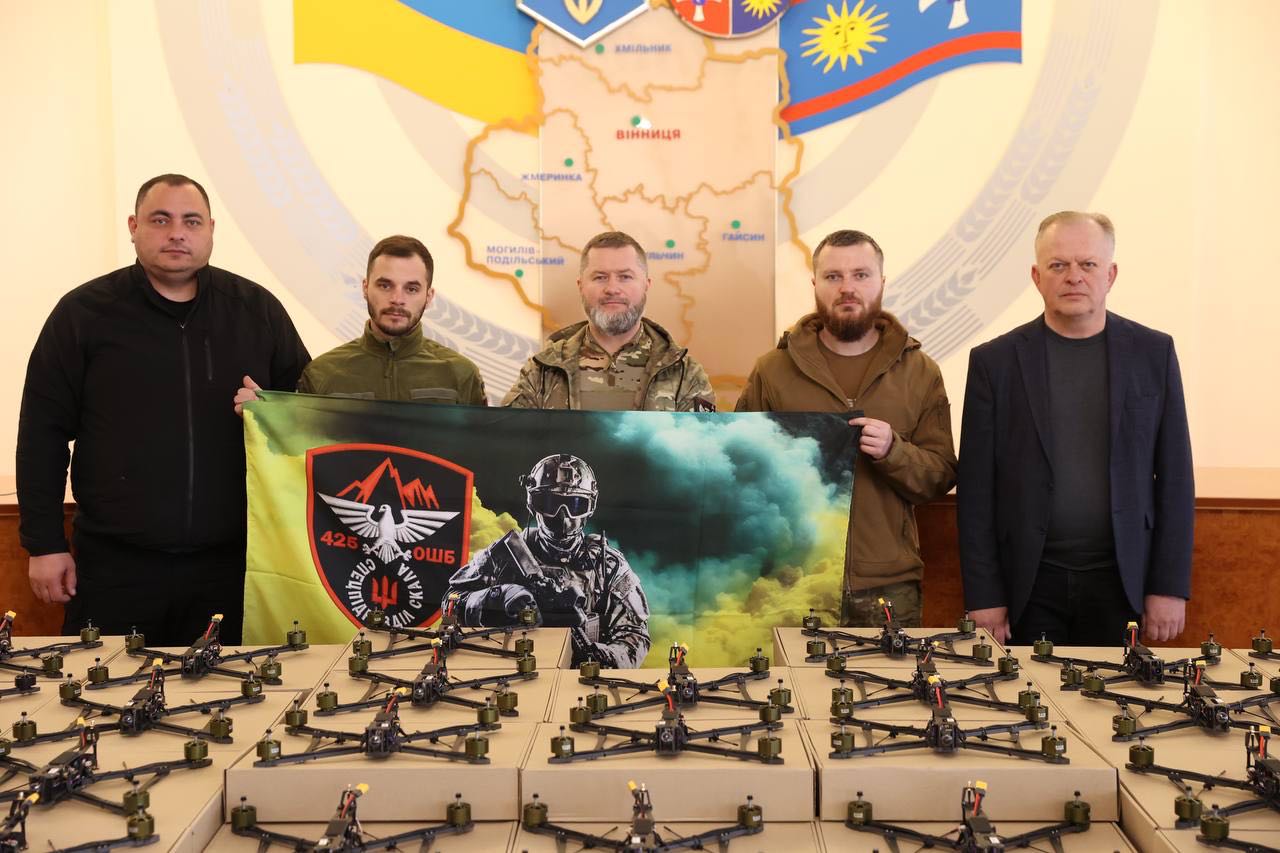 Заступник Начальника ОВА Сергій Здітовецький, військові та  директор департаменту з питань цивільного захисту, ресурсного забезпечення сил оборони і безпеки ОВА Богдан Зубчик