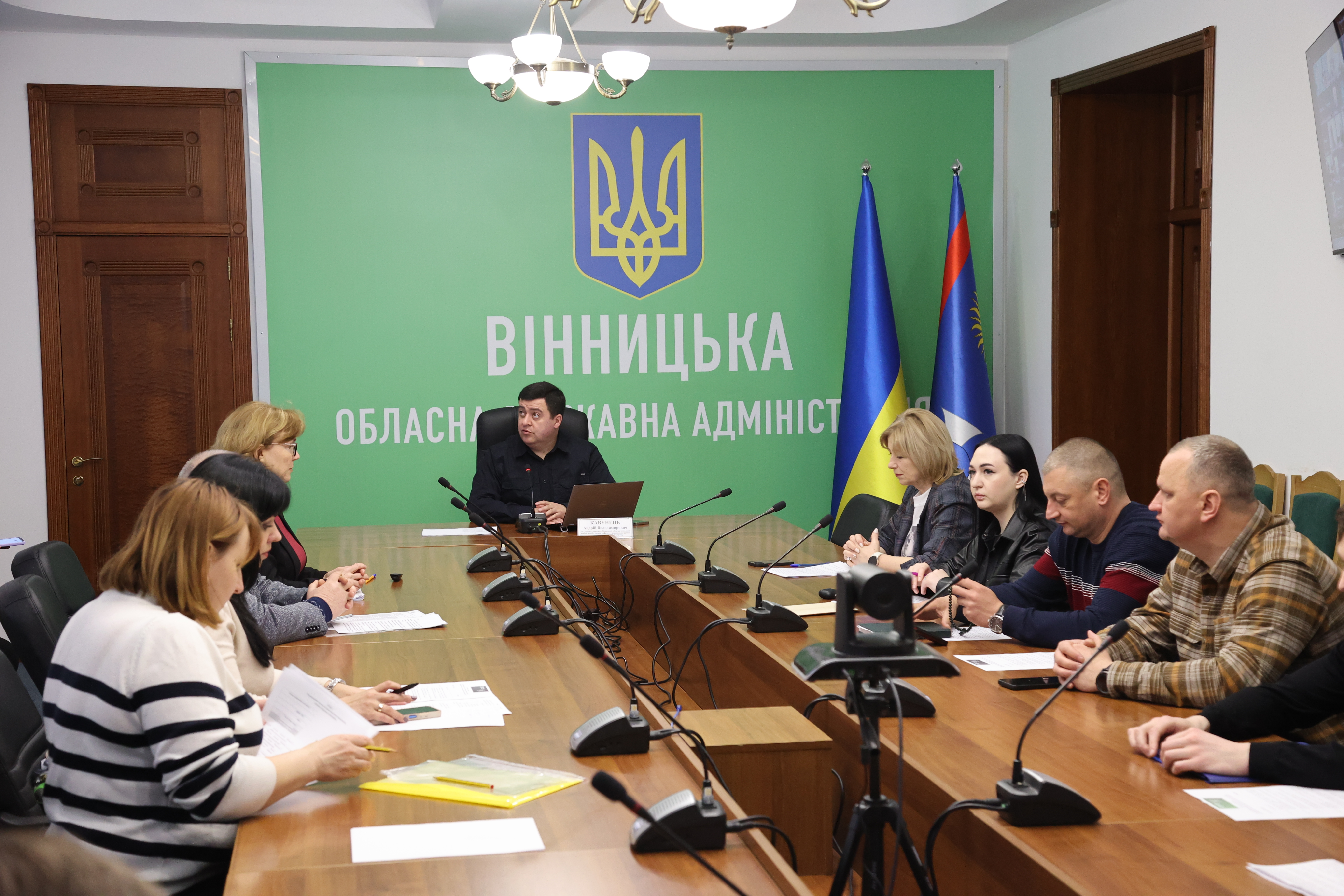 Заступник Начальника ОВА Андрій Кавунець та учасники засідання