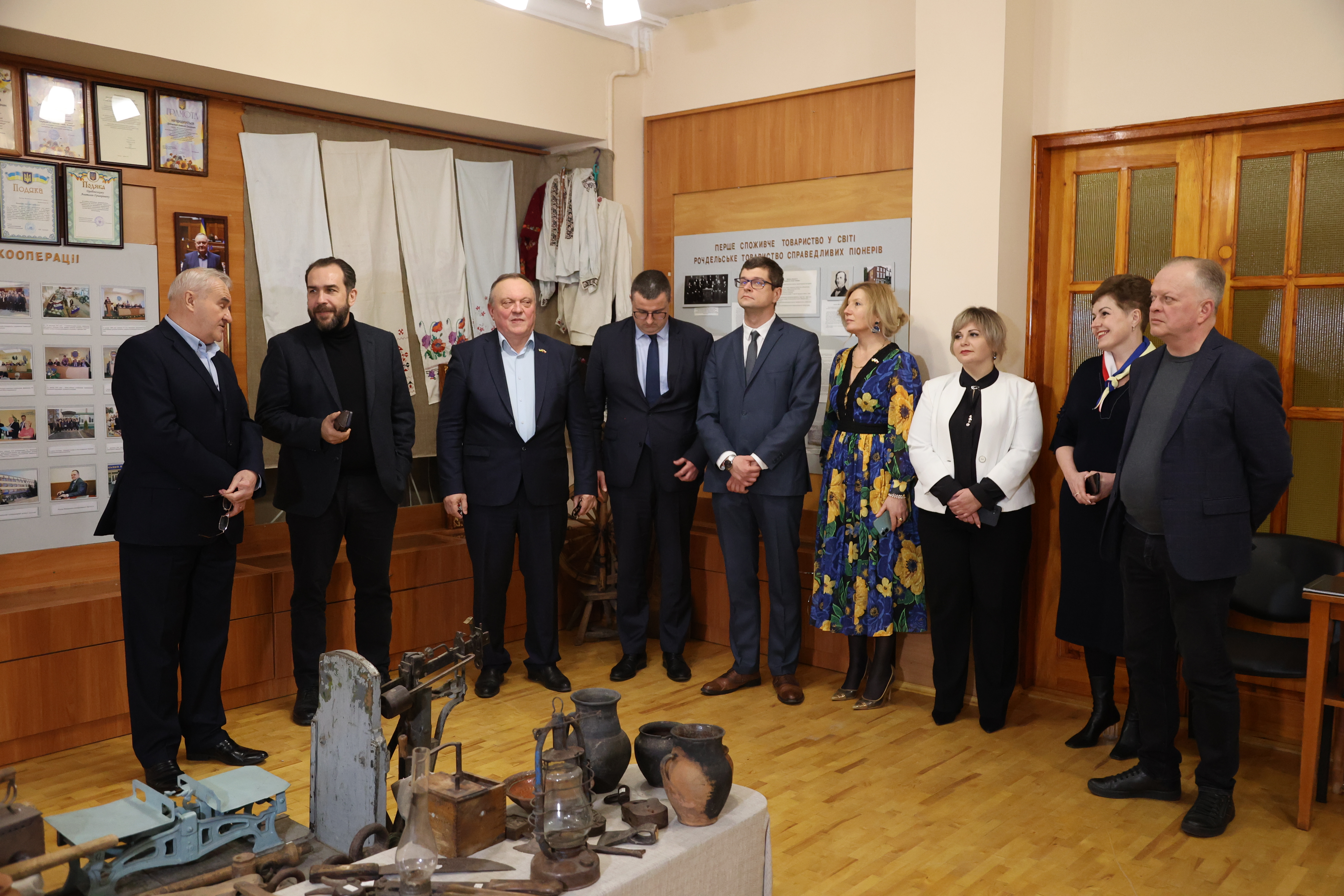 заступник начальника ОВА Сергій Здітовецький та учасники зустрічі