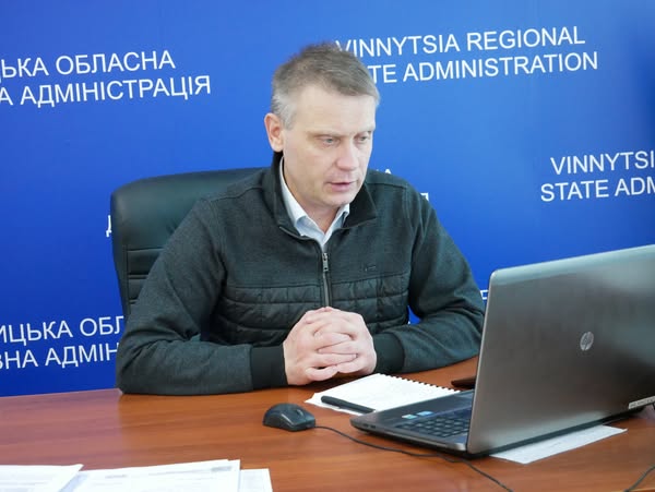Директор Департаменту міжнародного співробітництва та регіонального розвитку ОВА Ігор Цехановський під час проведення онлайн-зустрічі з підприємцями у рамках платформи «Діалог влади та бізнесу» 