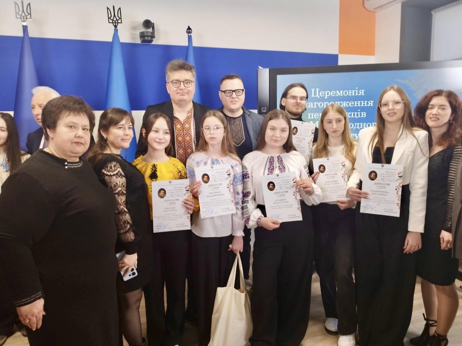Призери ХV Міжнародного мовно-літературного конкурсу імені Тараса Шевченка та їх наставники