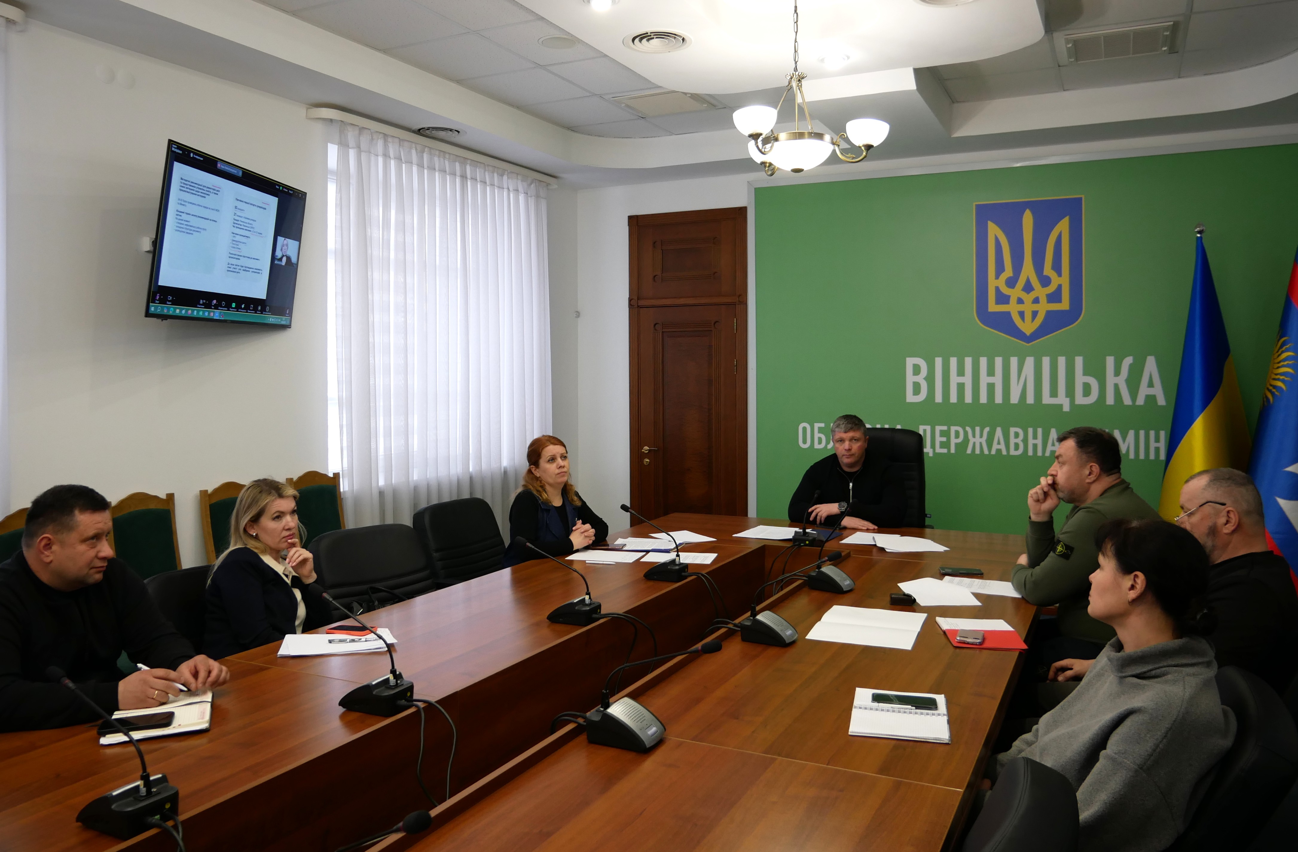 заступник начальника ОВА Олександр Піщик та учасники наради 