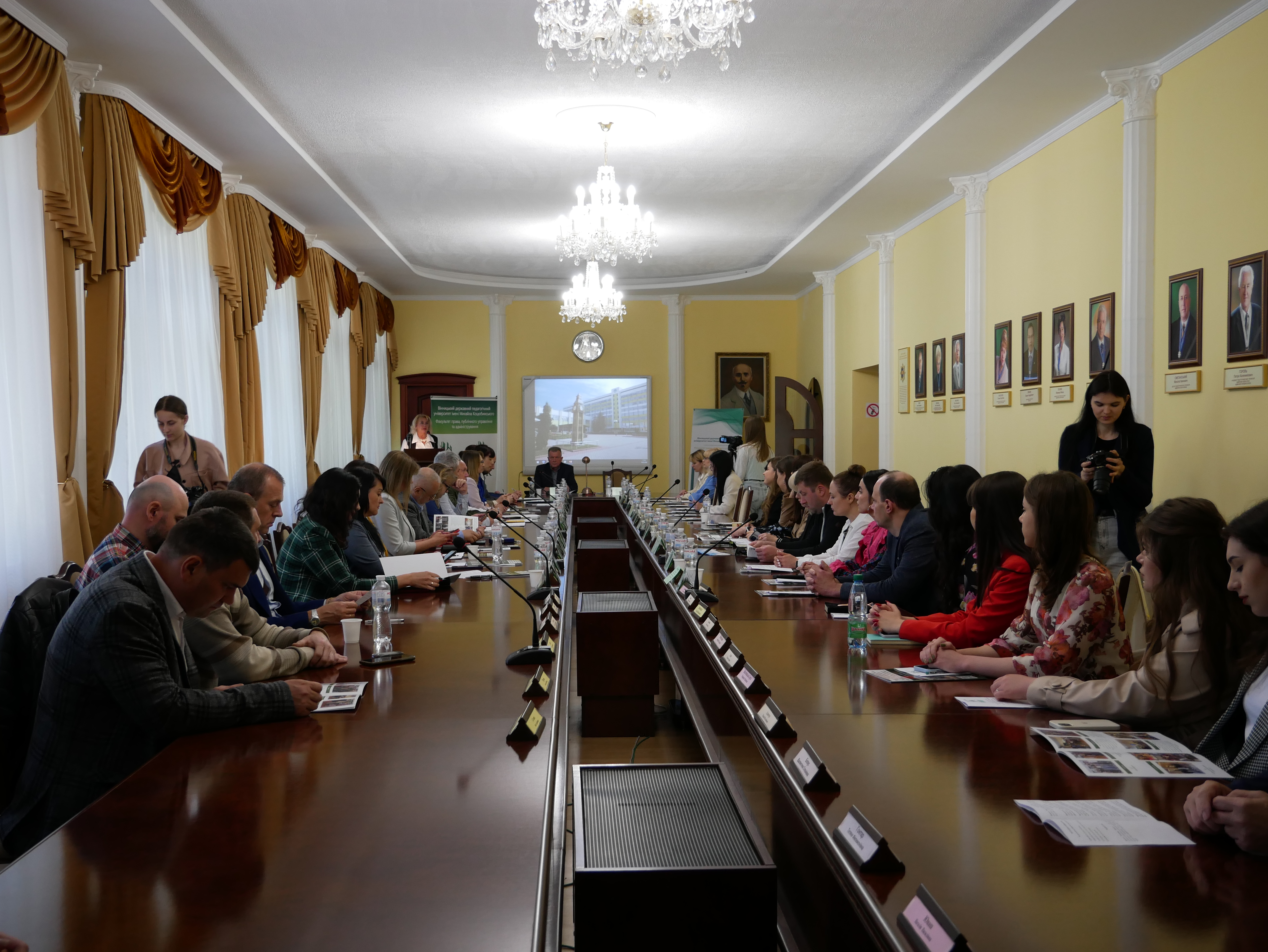 учасники симпозіуму
