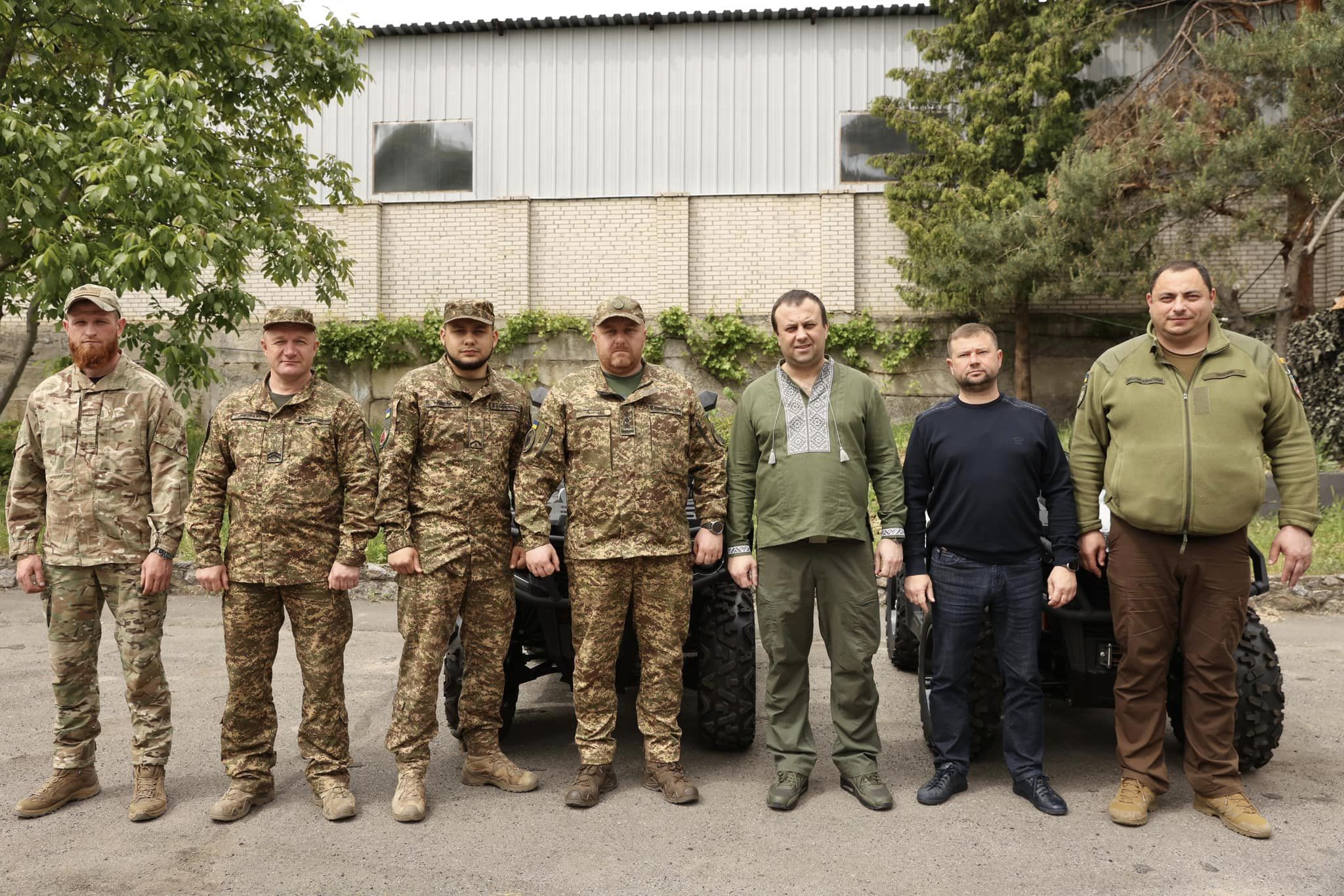 Нацгвардійцям бригади «Червона калина» передали нові квадроцикли та 5 FPV дронів