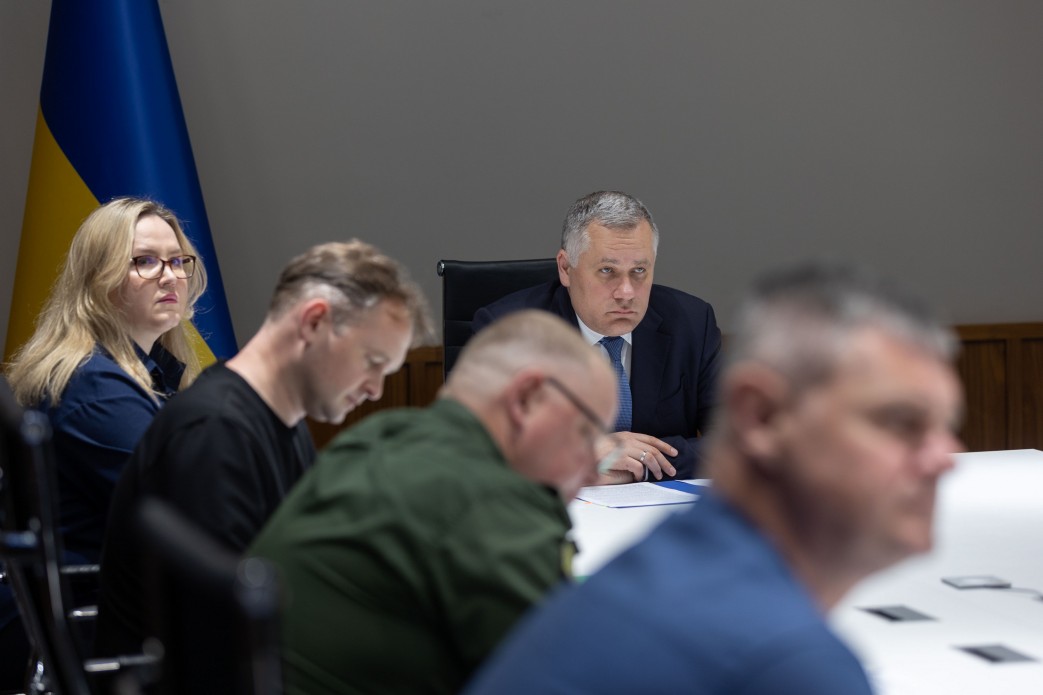 Учасники переговорів