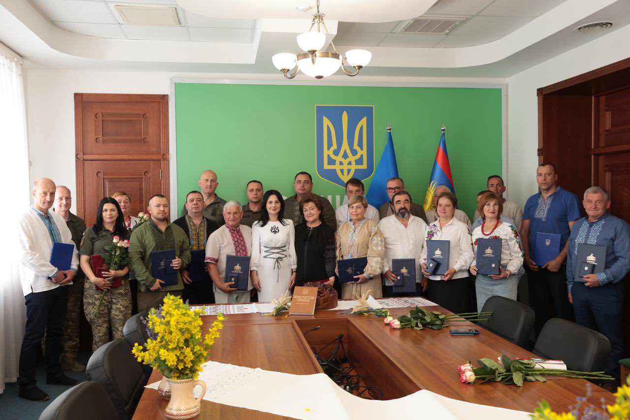 Напередодні Дня Конституції вінничанам вручили відзнаки Верховної Ради України