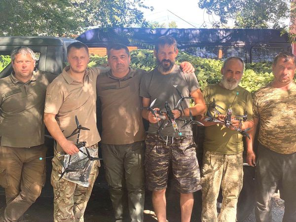 Військові з отриманою технікою 
