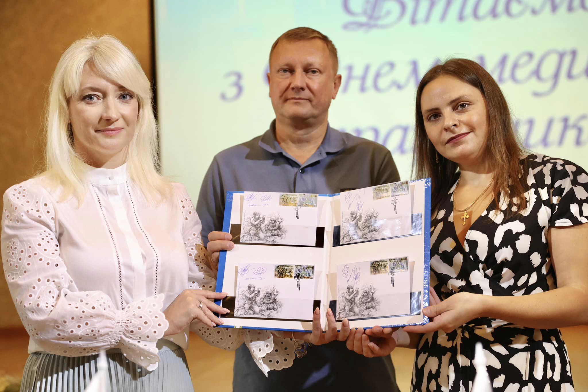 Перша заступниця Начальника ОВА Наталя Заболотна, заступник голови Вінницької обласної Ради Ігор Івасюк та директор з розвитку мережі АТ «Укрпошта» у Вінницькому регіоні Оксана Шабанова