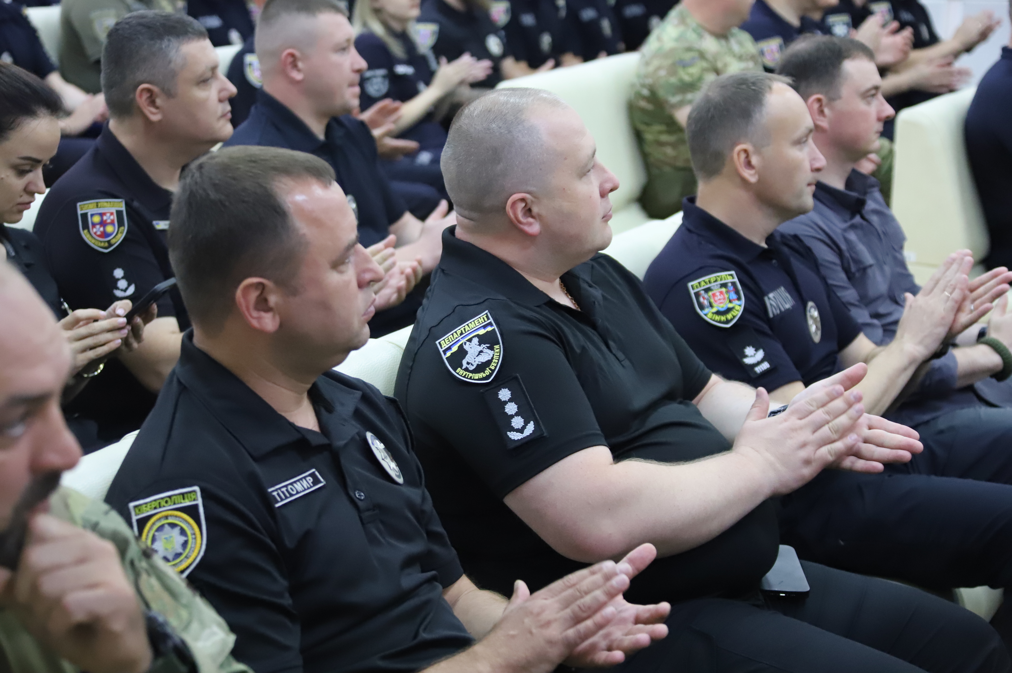 Присутні на урочистостях працівники ГУНП у Вінницькій області