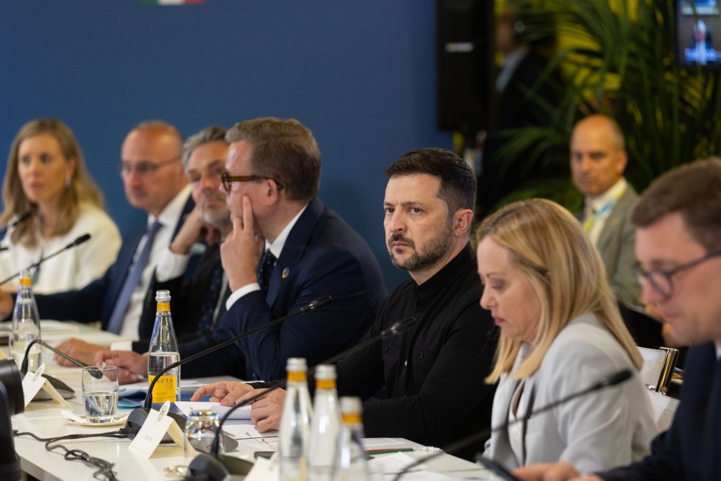 Президент України Володимир Зеленський та учасники зустрічі