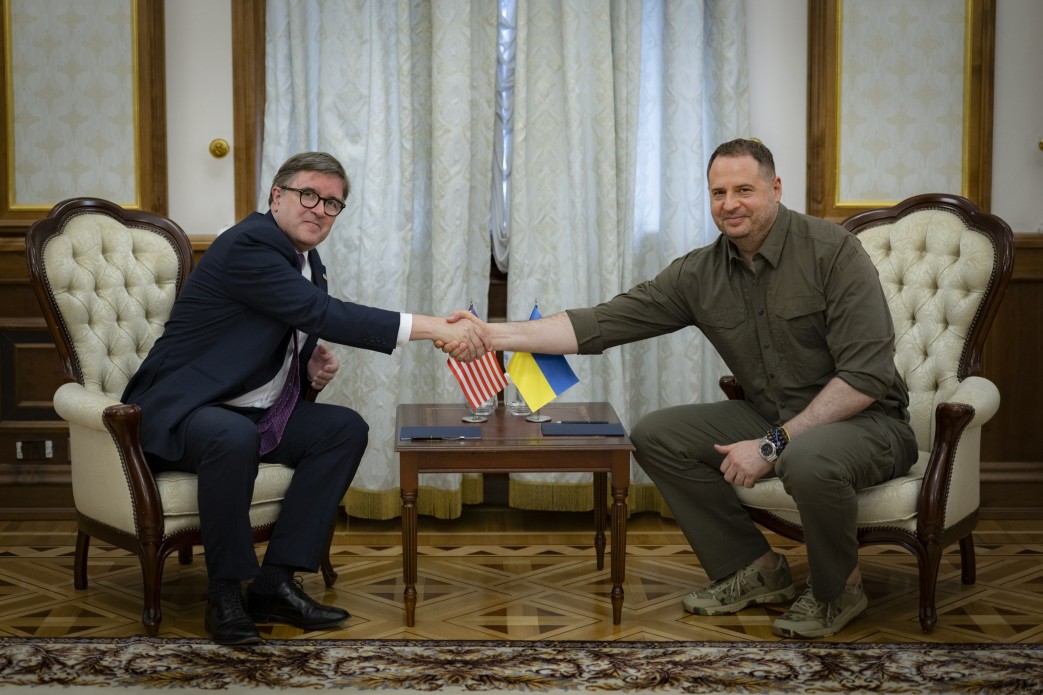 керівник Офісу Президента України Андрій Єрмак та помічник державного секретаря Сполучених Штатів Америки у справах Європи та Євразії Джеймс О’Браєн