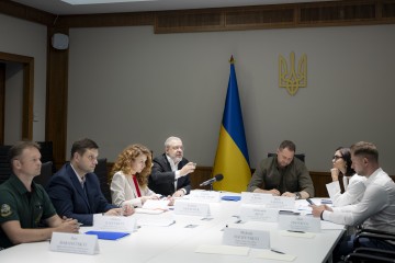 керівник Офісу Президента України Андрій Єрмак та учасники зустрічі