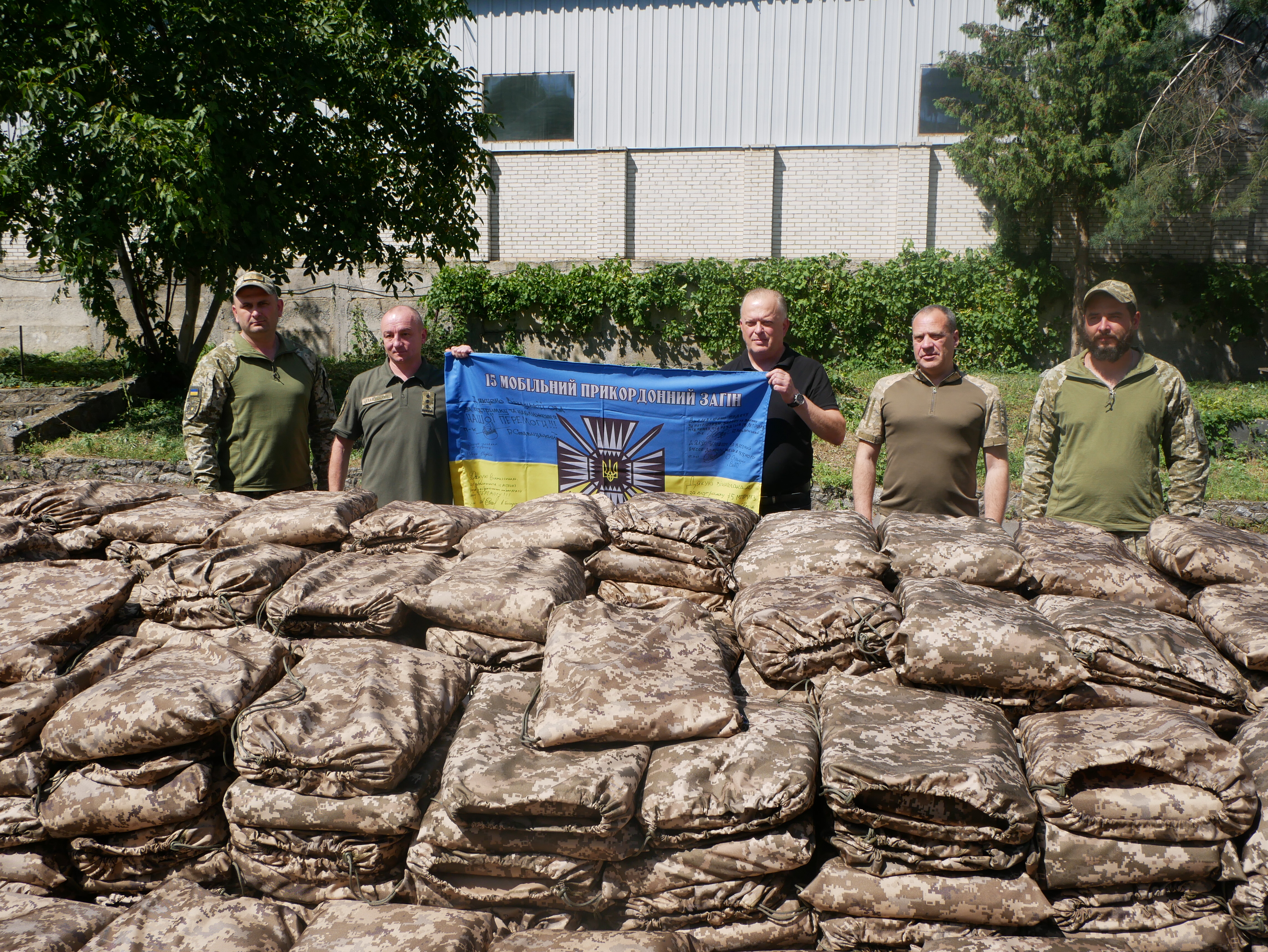 На Вінниччині для воїнів Державної прикордонної служби України передали 300 антитепловізійних пончо-плащів 