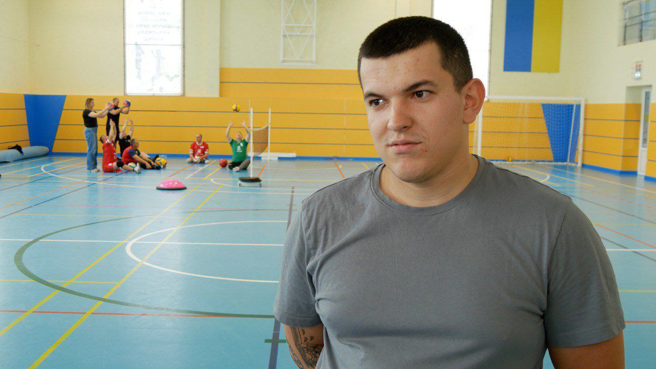 Учасник бойових дій Євгеній Савченко: «Наша команда з волейболу сидячи, як друга сім’я» 