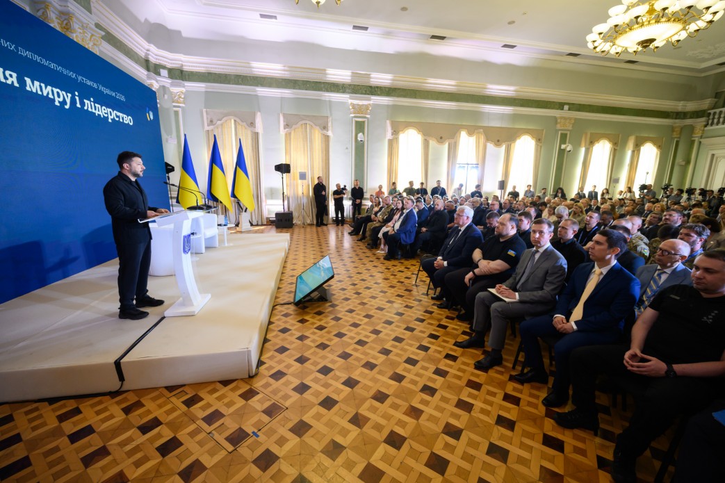 фото Президента України Володимира Зеленського та учасників заходу Президент України Володимир Зеленський та учасники заходу