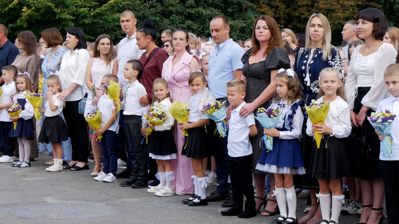 Родини першокласників Вінниччини активно оформлюють «Пакунок школяра» 