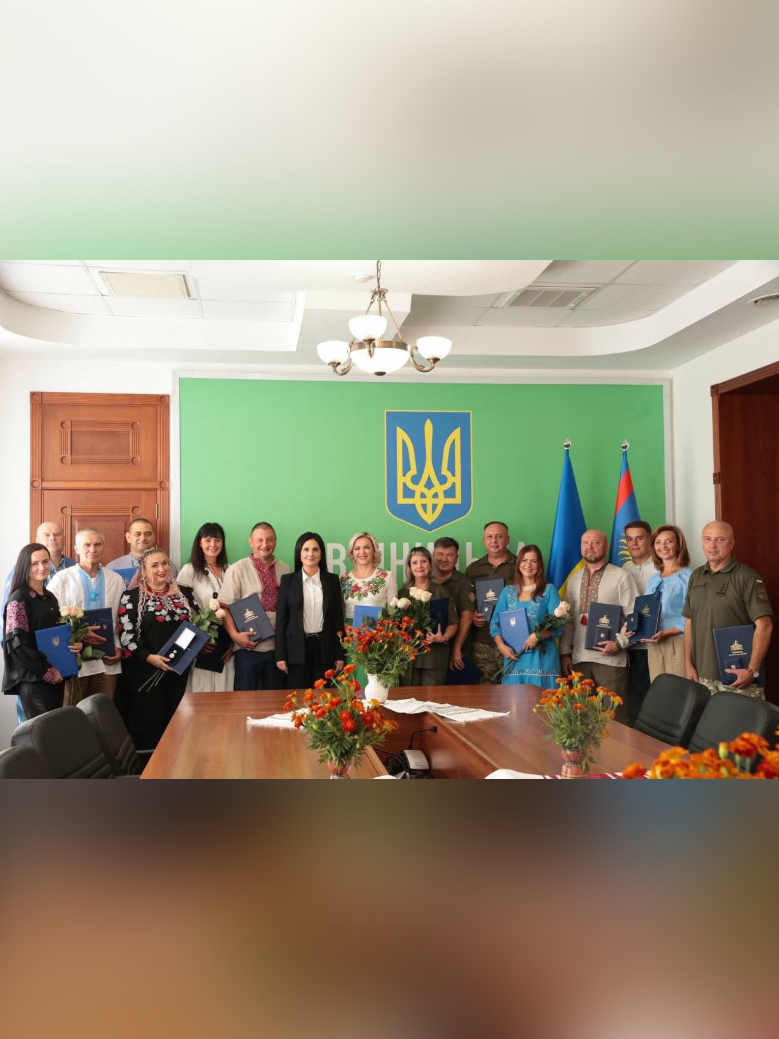 До Дня міста Вінниці народна депутатка України Ірина Борзова вручила Грамоти Верховної Ради України «За заслуги перед Українським народом» нашим землякам, які щодня роблять важливий внесок у життя громади та країни