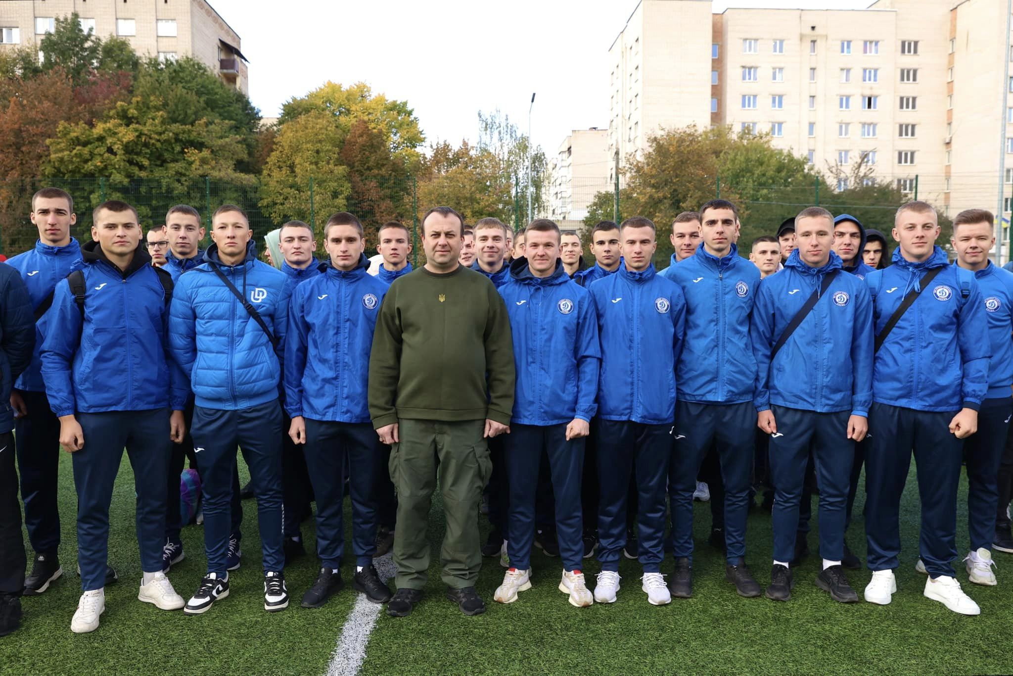 Начальник ОВА Сергій Борзов з учасниками змагань