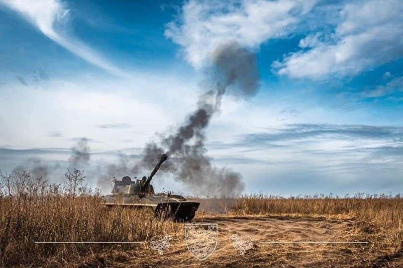військова техніка в полі