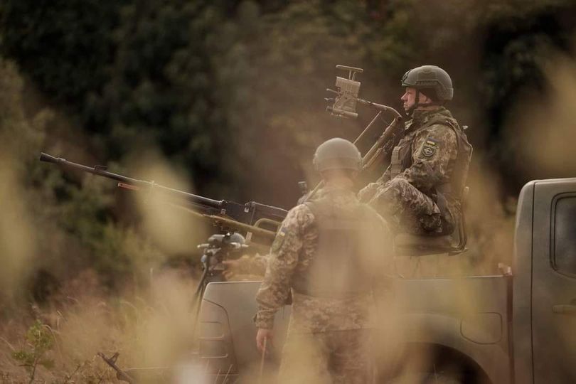 військові