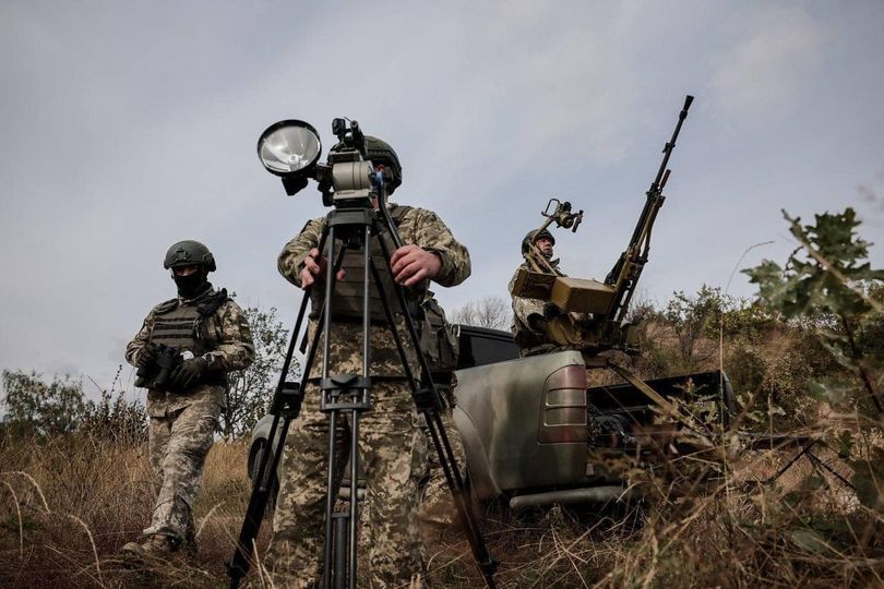 військові