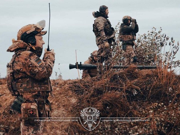 військові