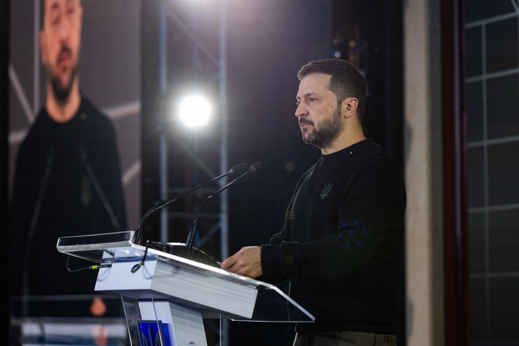 Президент України Володимир Зеленський за трибуною