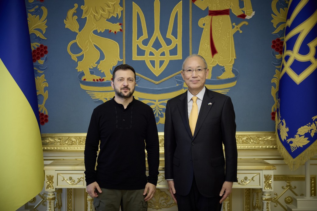 Президент України Володимир Зеленський та Надзвичайний і Повноважний Посол Японії в Україні Кунінорі Мацуда