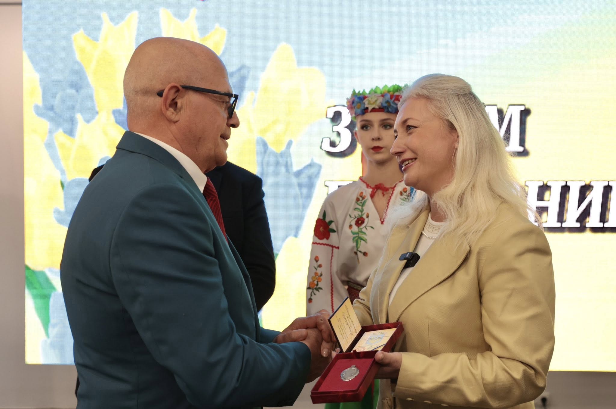 На Вінниччині з нагоди професійного свята відзначили кращих педагогічних працівників