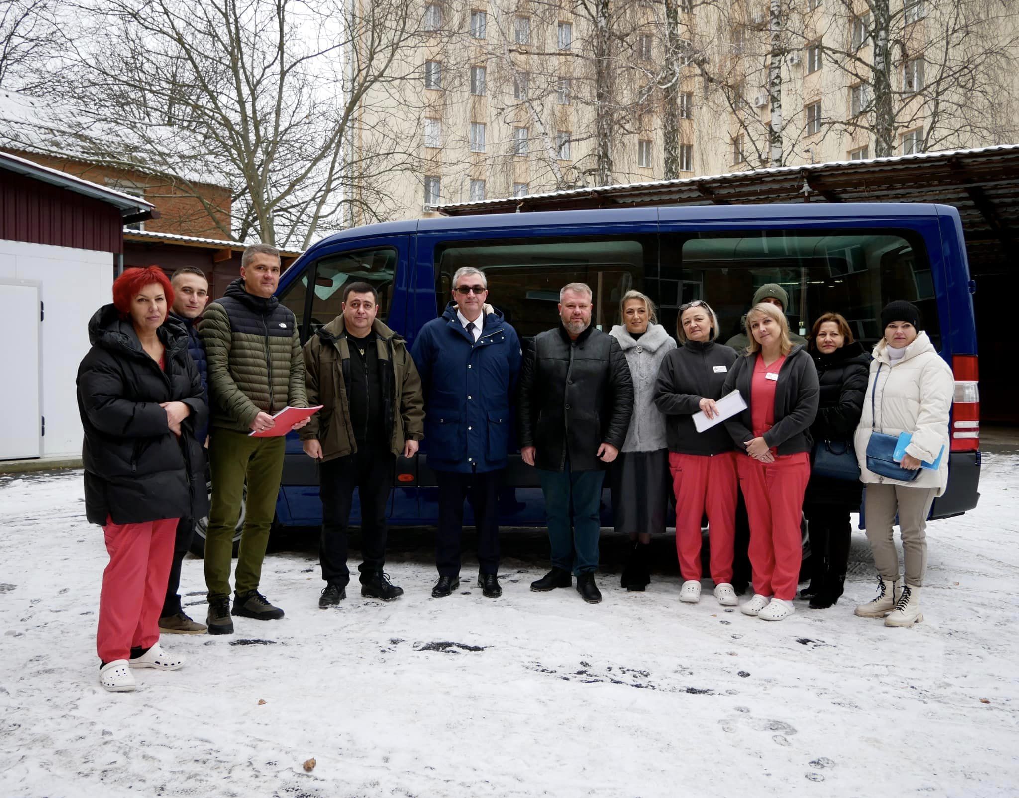 заступник Начальника ОВА Андрій Кавунець, заступник Вінницького міського голови Владислав Скальський, директорка Департаменту охорони здоров’я та реабілітації ОВА Ольга Задорожна, координатор ротарі клубів у Вінницькій, Полтавській та Черкаській областях Андрій Гижко, президент громадської організації «Ротарі клуб «Вінниця ініціатива» Іван Векірчик, директорка обласного центру служби крові Оксана Банах